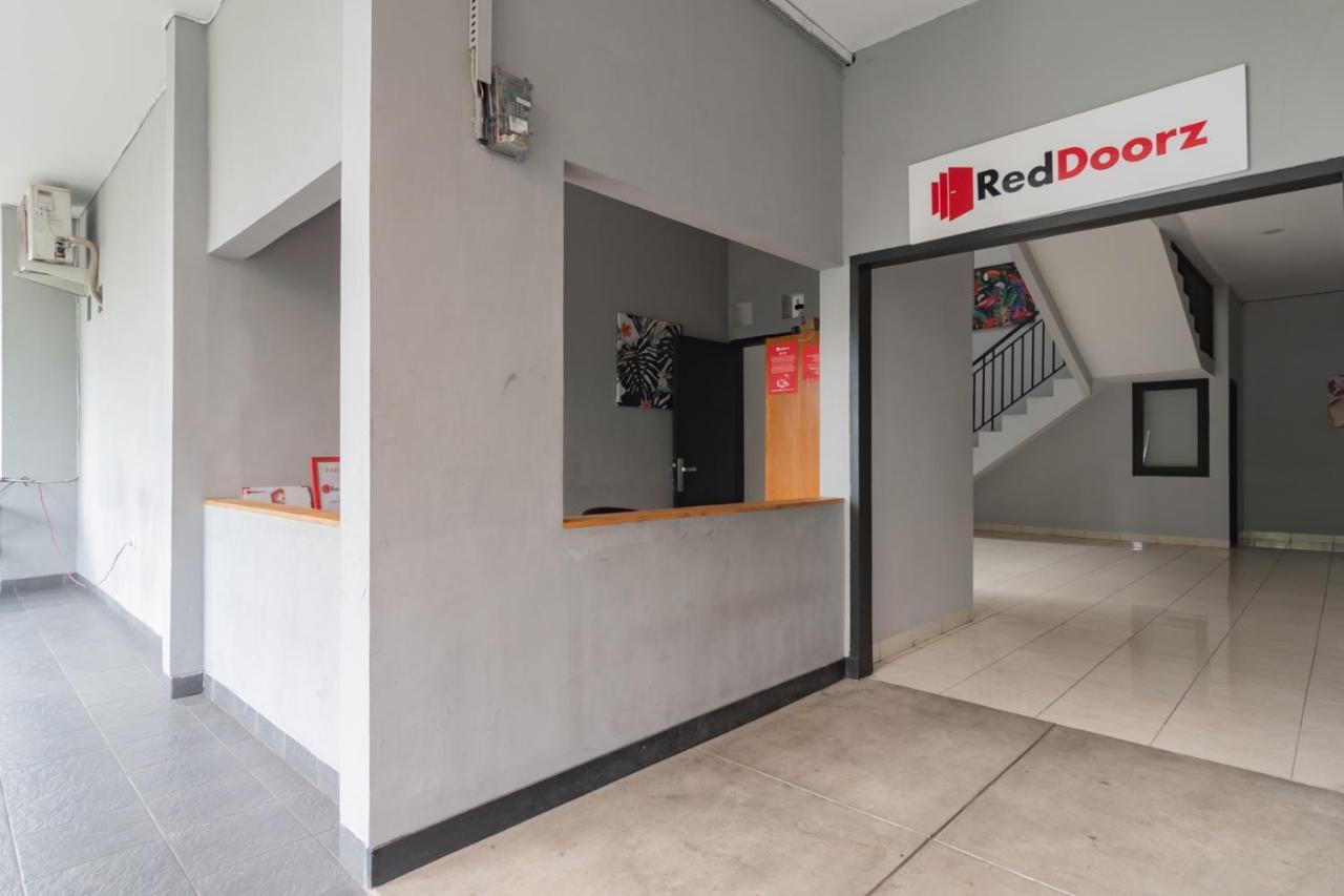 Hotel Reddoorz Near Exit Toll Pasteur 4 Bandung Esterno foto